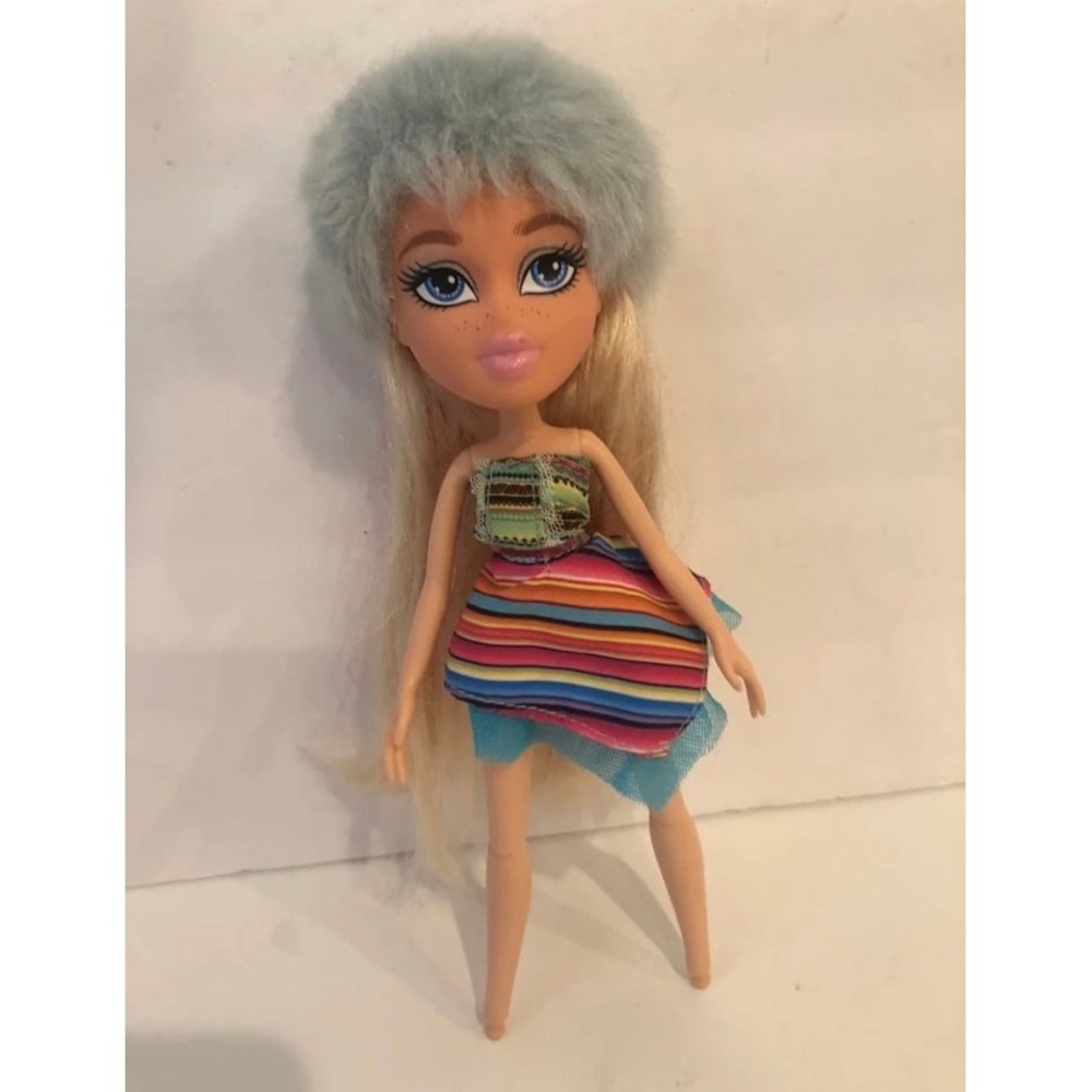 Bratz MGA Snow Kissed Cloe Dollโ No Feet